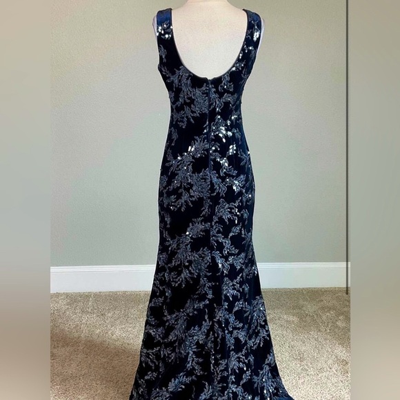 ELIZA J Sequin Embellished Evening Gown Navy Size 4 Mermaid Sequins Velour - Picture 12 of 15